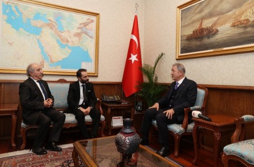 Bakan Hulusi Akar'dan oyuncu Burak Haktanır'a tebrik!